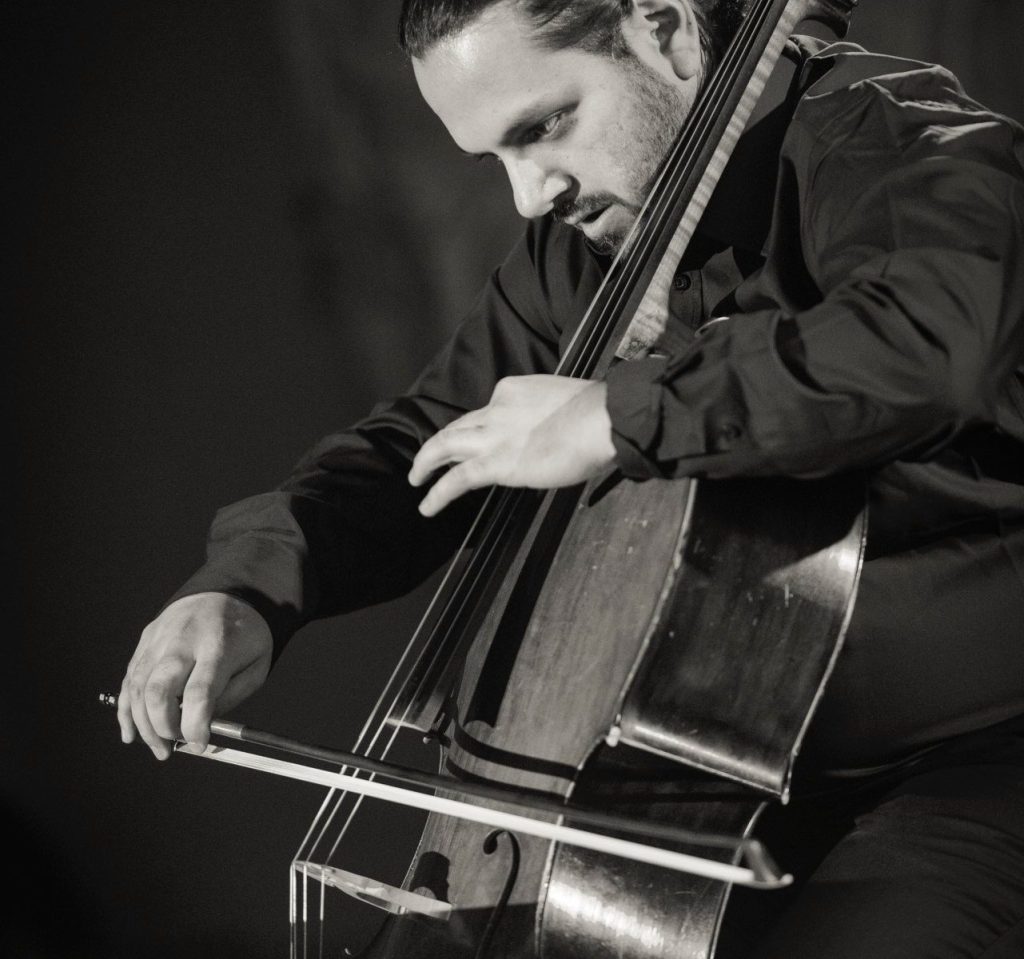 Christoph Kuhn spielt Cello